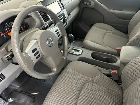 Used 2020 Nissan Frontier SV w/ SV Utility Package RWD image 11