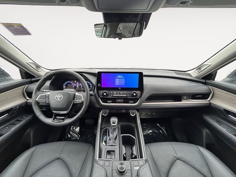 Used 2025 Toyota Grand Highlander AWD image 13