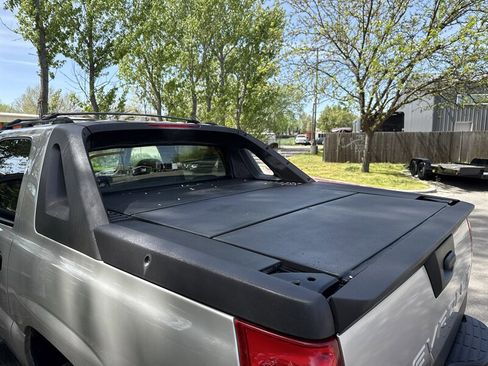 Used 2004 Chevrolet Avalanche 2WD image 21