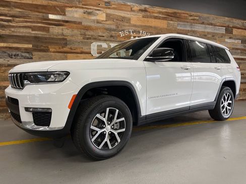 New 2025 Jeep Grand Cherokee L Limited w/ Trailer Tow Package image 17
