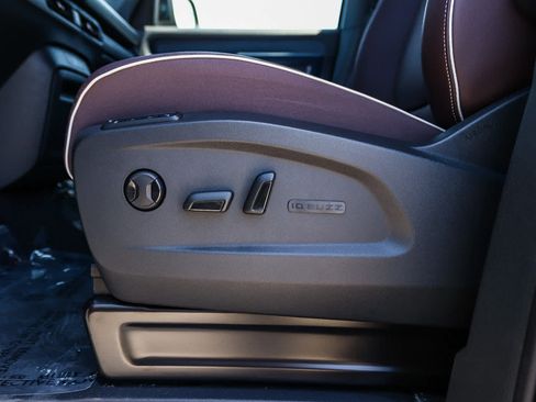 New 2025 Volkswagen ID. Buzz Pro S RWD image 22