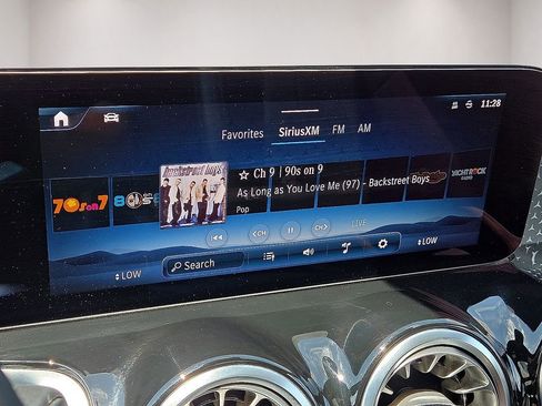 Used 2025 Mercedes-Benz GLB 250 image 24