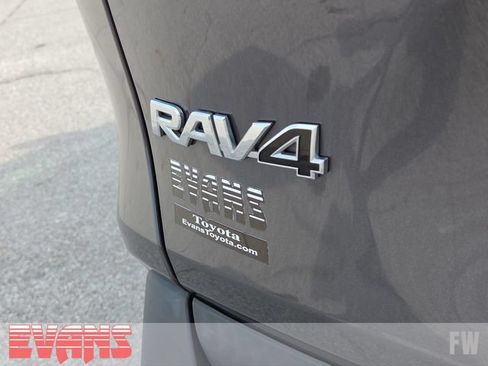 Used 2022 Toyota RAV4 LE w/ Carpet Mat Package (TMS) AWD/4WD image 4
