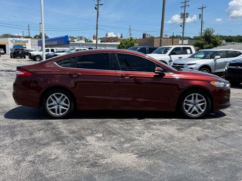 Used 2016 Ford Fusion SE FWD image 2