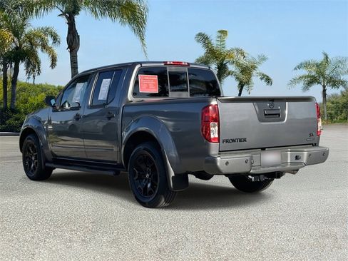 Certified 2020 Nissan Frontier SV w/ Midnight Edition Floor Mats image 2