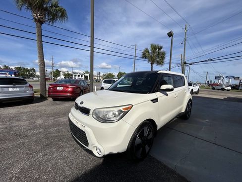 Used 2015 Kia Soul ! w/ Sun & Sound Package FWD image 6