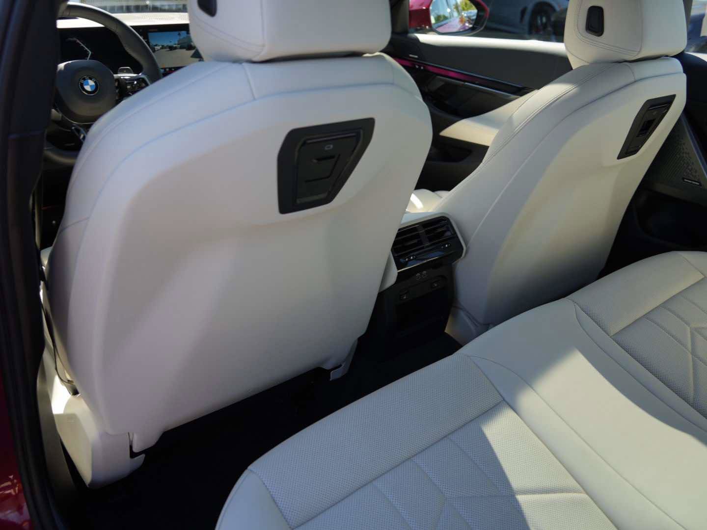 Used 2026 BMW 540i xDrive w/ M Sport Package AWD/4WD image 10