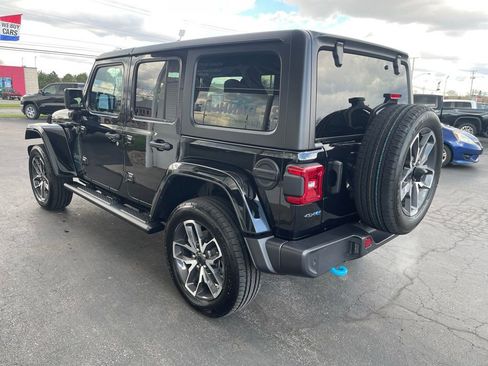 Used 2024 Jeep Wrangler Unlimited w/ Convenience Group AWD/4WD image 5