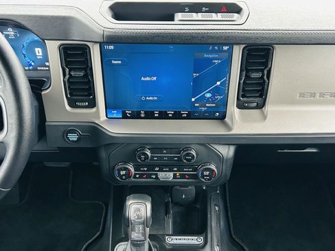 Used 2025 Ford Bronco Outer Banks AWD/4WD image 19