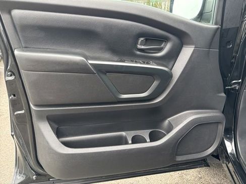 Used 2019 Nissan Titan S image 23