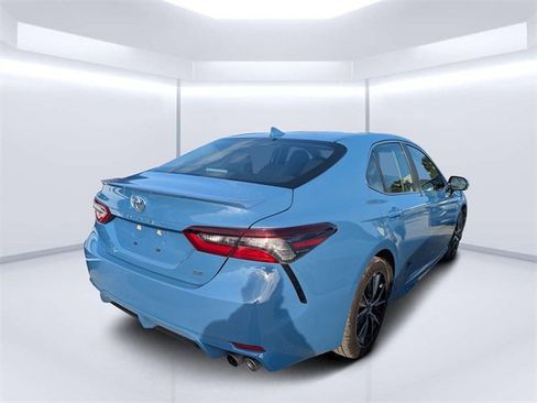 Used 2024 Toyota Camry SE image 3