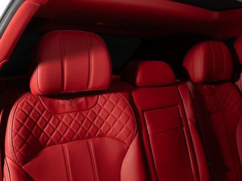 Used 2019 Bentley Bentayga image 29