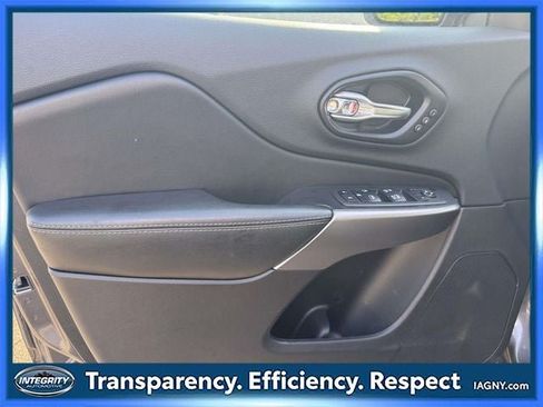 Used 2022 Jeep Cherokee Limited w/ Mopar Interior Package AWD/4WD image 15