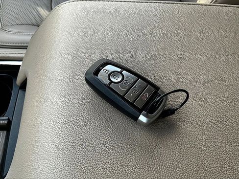 Used 2023 Ford Expedition Max Limited image 11