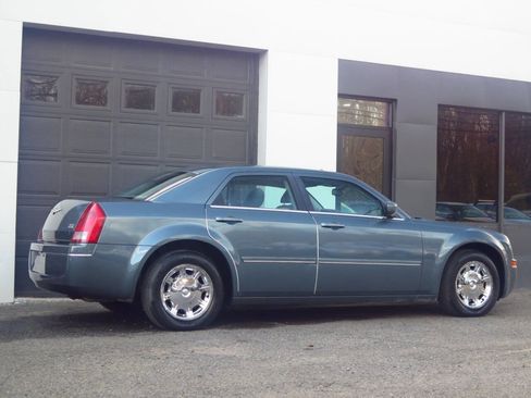 Used 2005 Chrysler 300 Touring image 4