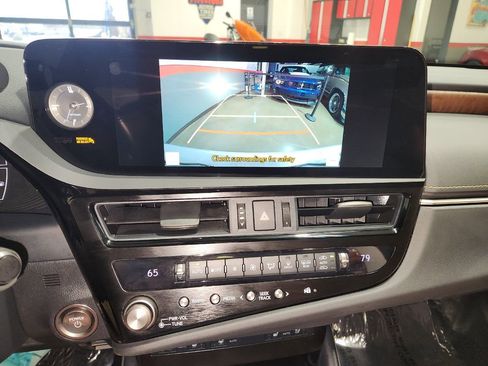 Used 2023 Lexus ES 300h image 17