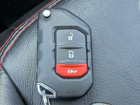 Used 2018 Jeep Wrangler Unlimited Rubicon w/ Safety Group AWD/4WD image 32