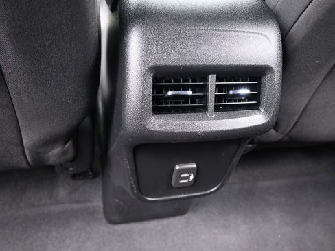 Used 2020 Chevrolet Equinox LS image 27