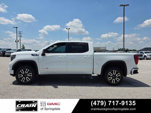 Used 2024 GMC Sierra 1500 AT4 w/ Technology Package AWD/4WD image 4