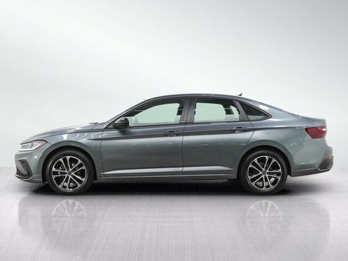 Used 2025 Volkswagen Jetta Sport FWD image 2
