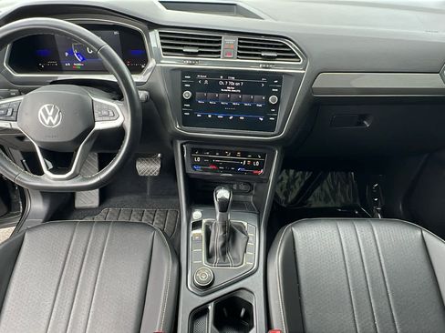 Used 2022 Volkswagen Tiguan SE w/ Panoramic Sunroof Package AWD/4WD image 26