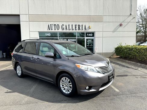 Used 2011 Toyota Sienna Limited image 5