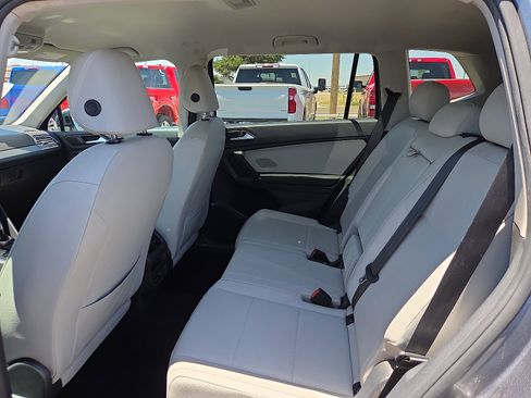 Used 2020 Volkswagen Tiguan SE AWD/4WD image 9