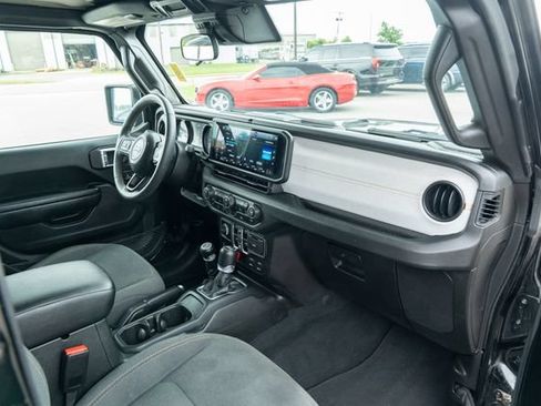 Used 2024 Jeep Wrangler Unlimited Sport AWD/4WD image 39