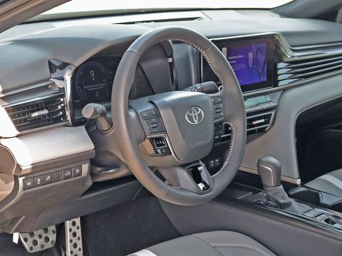 Used 2026 Toyota Camry SE w/ Convenience Package FWD image 14