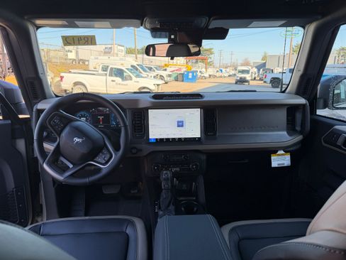 New 2025 Ford Bronco Big Bend w/ Black Diamond Package image 18