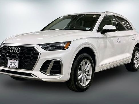 Used 2023 Audi Q5 2.0T Premium w/ Convenience Package AWD/4WD image 2