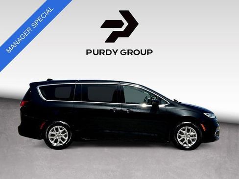 Used 2023 Chrysler Pacifica Touring-L FWD image 9
