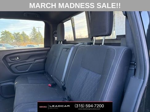 Used 2019 Nissan Titan SV w/ SV Convenience Package image 17