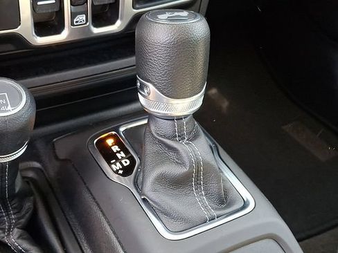 Used 2025 Jeep Wrangler Unlimited Sport AWD/4WD image 14