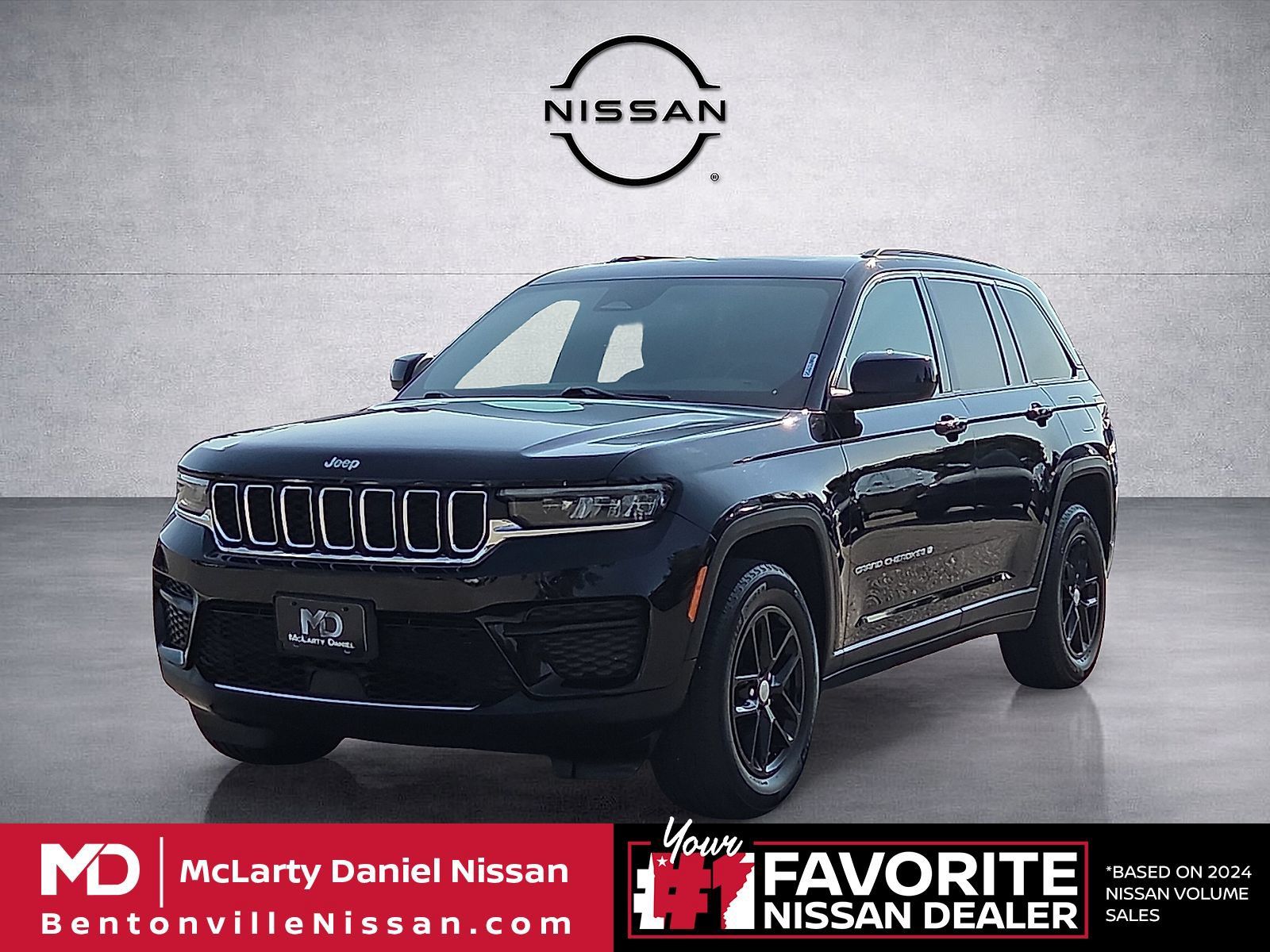 Used 2024 Jeep Grand Cherokee Laredo X RWD image 2