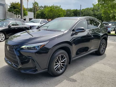 Used 2025 Lexus NX 250 FWD w/ Towing Package (2000 Lbs) image 4
