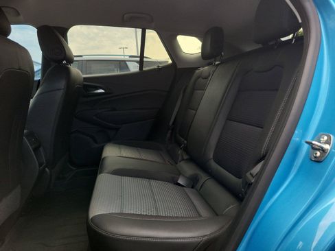 Used 2025 Chevrolet Trax LT FWD image 16