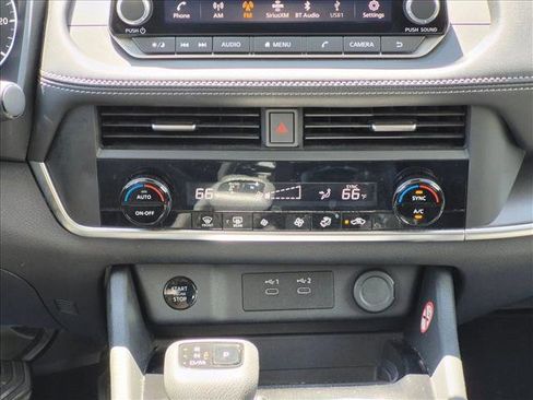 Used 2024 Nissan Rogue SV FWD image 18
