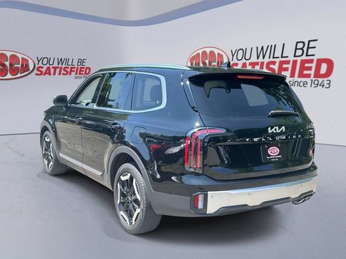 Used 2024 Kia Telluride EX w/ EX Captain's Chair Package AWD/4WD image 4