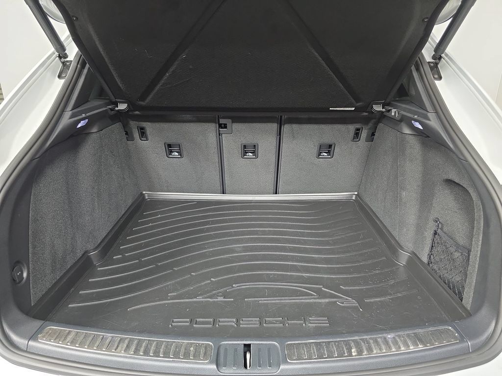 Certified 2026 Porsche Macan AWD/4WD image 25
