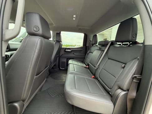 Used 2025 GMC Sierra 1500 SLT AWD/4WD image 14
