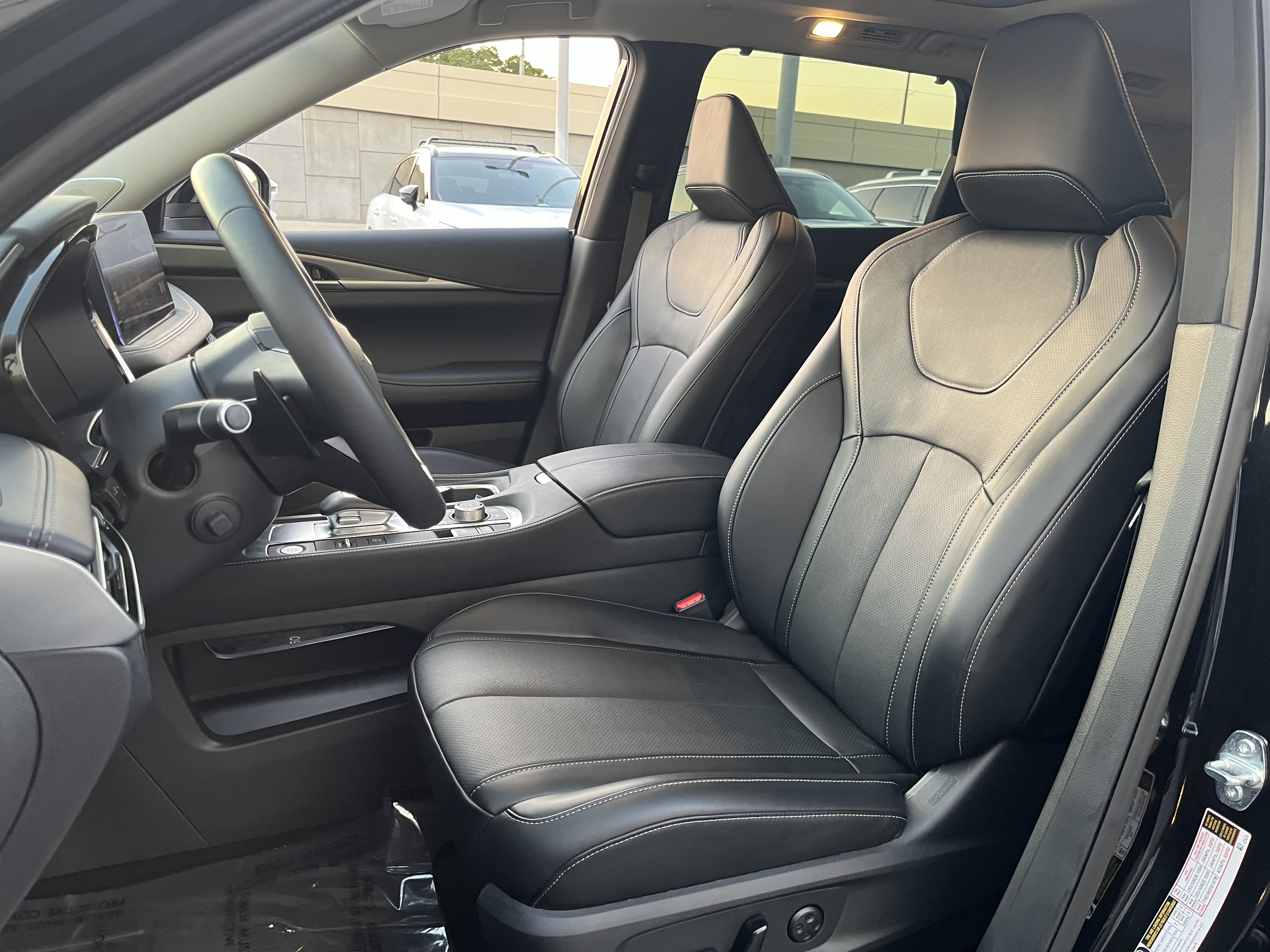 Certified 2025 INFINITI QX60 Luxe w/ Vision Package AWD/4WD image 2