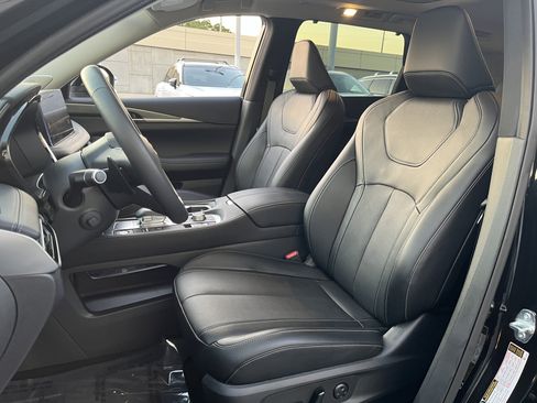 Certified 2025 INFINITI QX60 Luxe w/ Vision Package AWD/4WD image 2