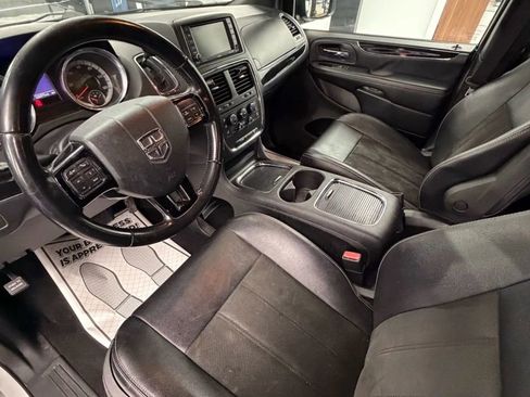 Used 2019 Dodge Grand Caravan SXT w/ Blacktop Package image 15