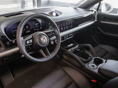 Certified 2026 Porsche Cayenne Coupe image 4