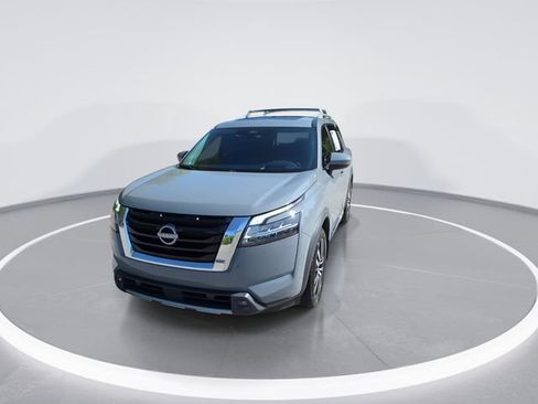 Used 2024 Nissan Pathfinder Platinum FWD image 4
