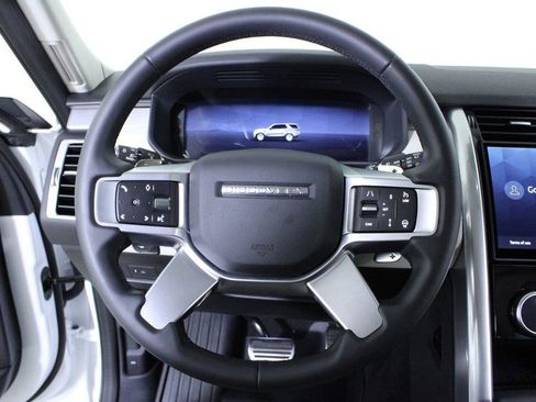 Used 2025 Land Rover Discovery Dynamic SE AWD/4WD image 22