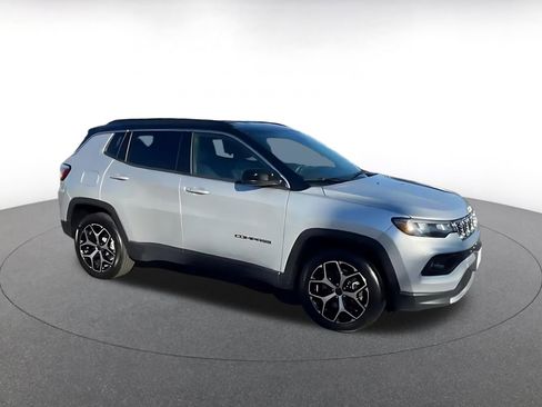 Used 2025 Jeep Compass Limited image 2