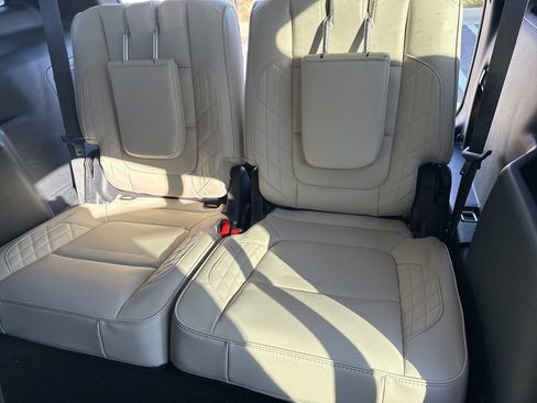 Used 2017 Ford Explorer Platinum image 12