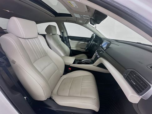Used 2021 Honda Accord Touring image 30